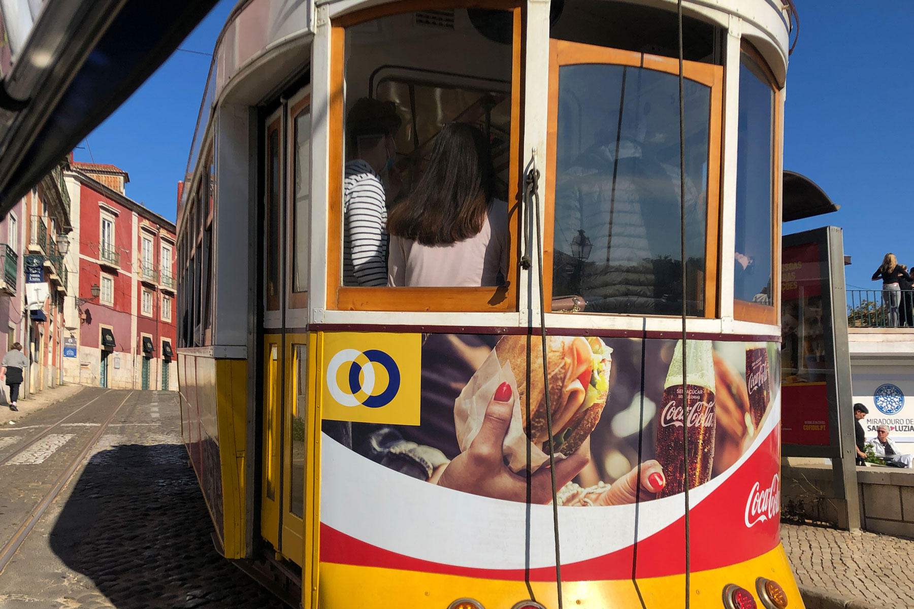 Straßenbahn während einer Überführungsfahrt als Erinnerung an Umweg, Hafen und Landgang